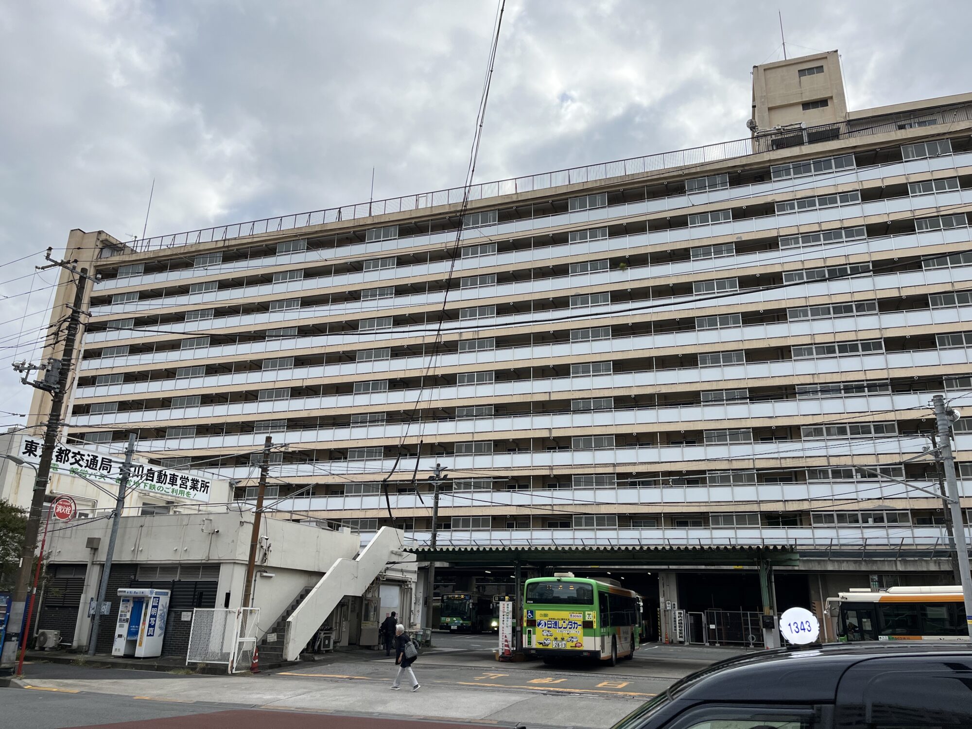 都内にある都営住宅の外観。公営住宅は賃借権の相続が認められない